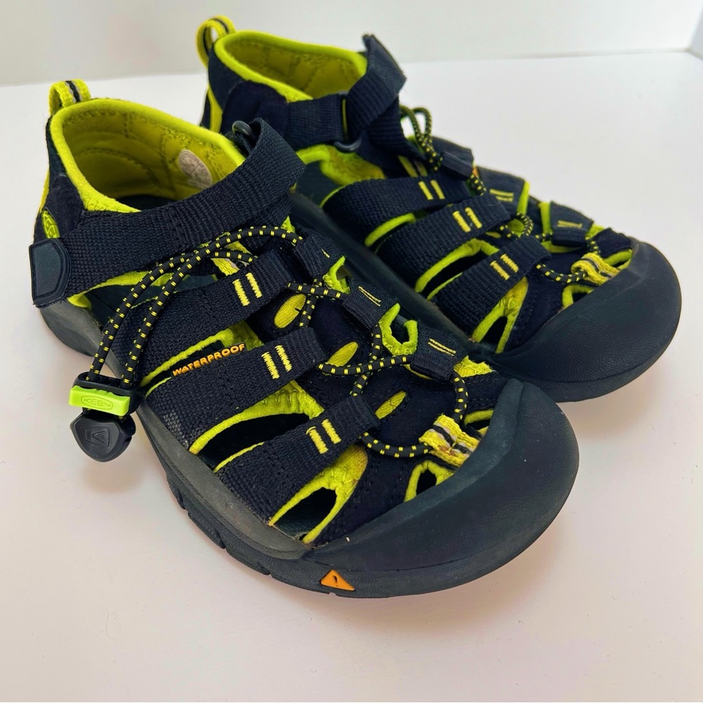 KEEN NEWPORT H2 Kids Size 1 Closed Toe Water Sandal - Black/Neon Lime Gr…